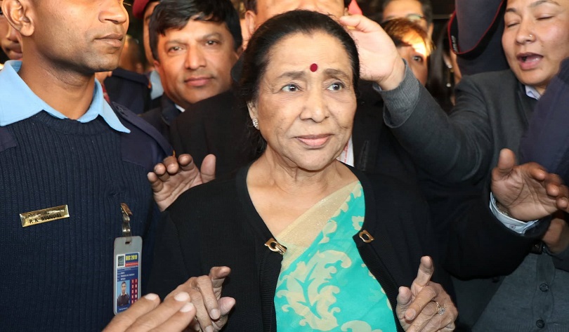 आशा भोस्ले काठमाडौँमा: विमानस्थलमा गरियो भव्य स्वागत(भिडियो)