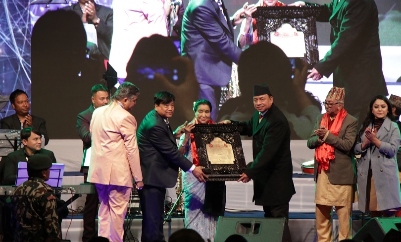रणजीत गजमेरका गीतमा गुन्जिइन् आशा भोस्ले(फोटो फिचर)