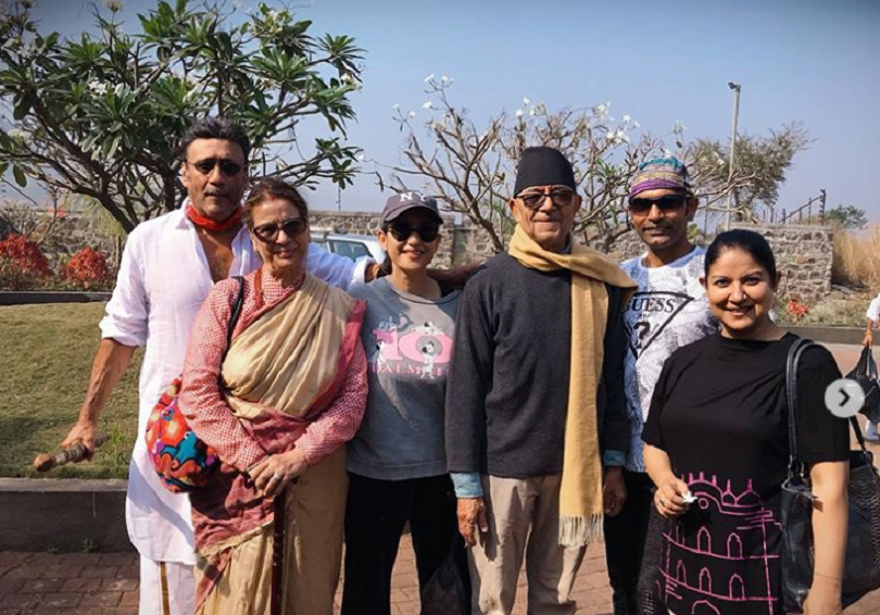 ज्याकी श्राफलाई नेपाली ढाका टोपी सहित मनिषाको सम्मान