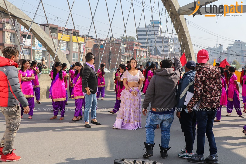 कस्तो बन्दै छ &lsquo;लक्का जवान&rsquo;को गीत 'मुसुक्क हासन माया'
