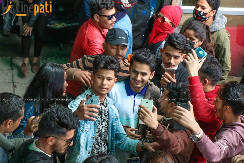 तस्बिरमा 'सेन्टी भाइरस'ले दिएको खुशी!!