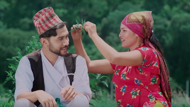 नयाँ गीत 'उम्री रहन्छन्' लिएर आए आनन्द कार्की (भिडियो) 