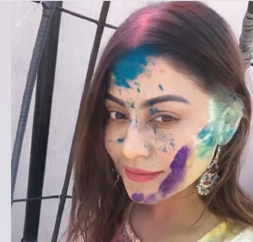 कसरी मनाउँदै छन् कलाकारले यो वर्षको होली ?(फोटो फिचर) 