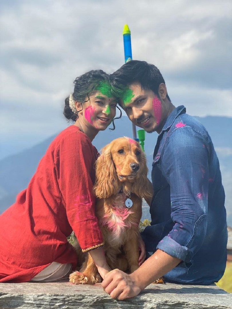 तस्बिरमा 'ए मेरो हजुर ४' को होली