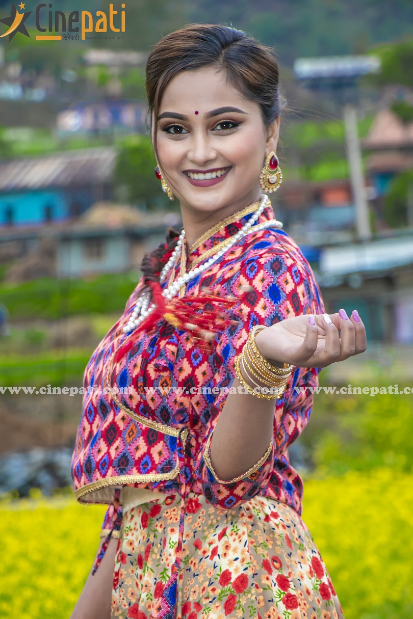 तस्बिरमा टिकटककी हिट रेश्मा