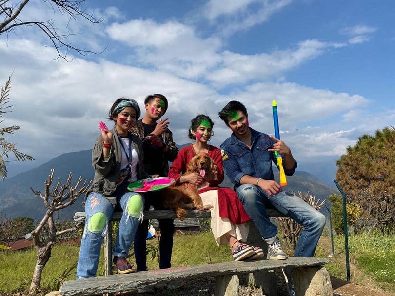 तस्बिरमा 'ए मेरो हजुर ४' को होली