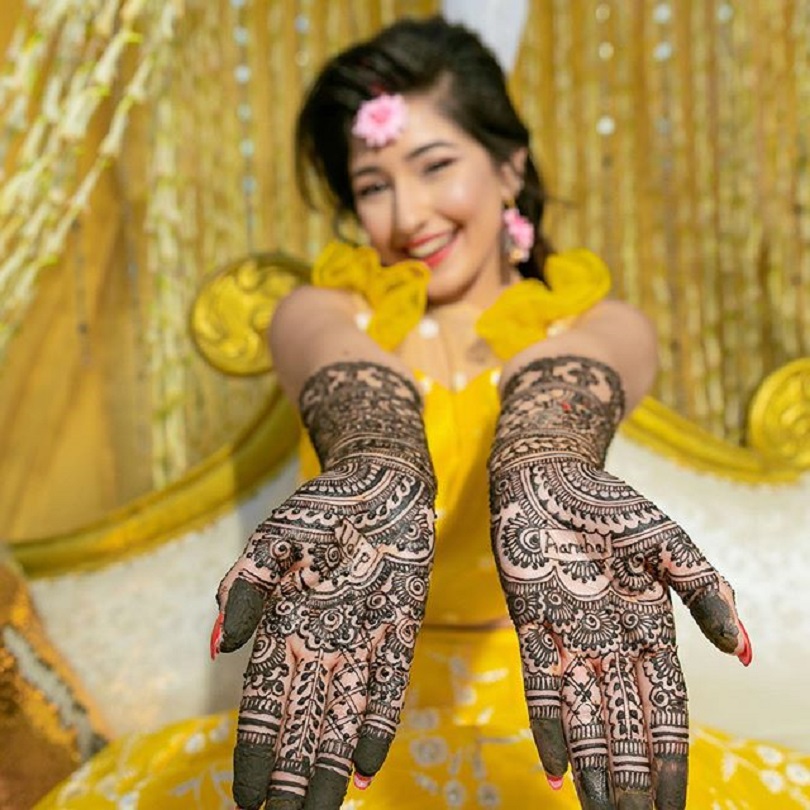 आँचल र उदिपले लगाए एक अर्काको नामको मेहेन्दी(फोटो फिचर) 
