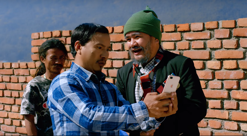 गीत मार्फत &lsquo;सेल्फी खिचौँला ए माया&rsquo; भन्दै तक्मे बुढा(भिडियो)