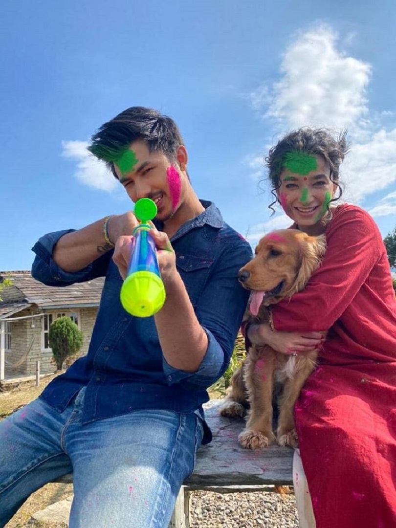 तस्बिरमा 'ए मेरो हजुर ४' को होली