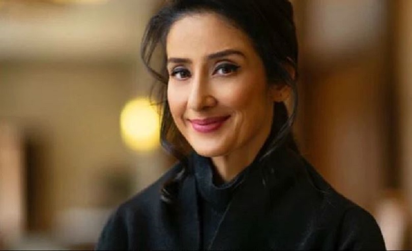 आमा बुवासहित नेपाल आइन् मनिषा कोइराला