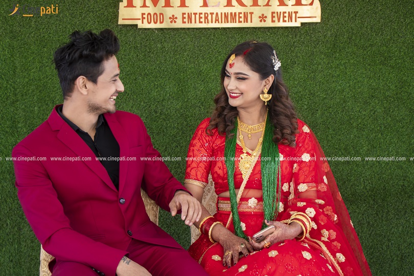 बिहेको रिसेप्सन लुक्समा रेश्मा र बिजु (फोटो फिचर)&nbsp;