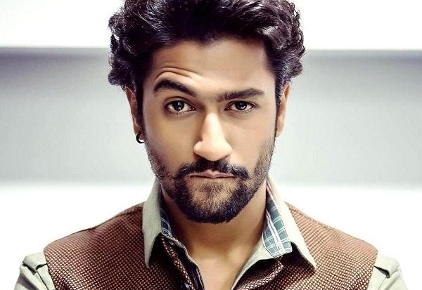 बाइक प्लेट नम्बरले विवादमा ल्यायो अभिनेता बिक्की कौसललाई