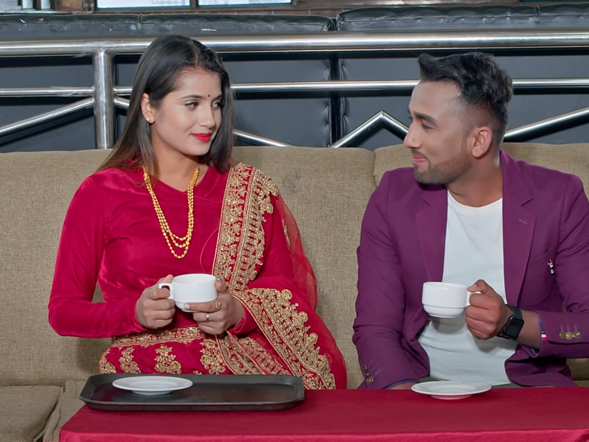 &lsquo;तिमीलाई हेरेर&rsquo; मा स्मारिका र रञ्जित (भिडियो)