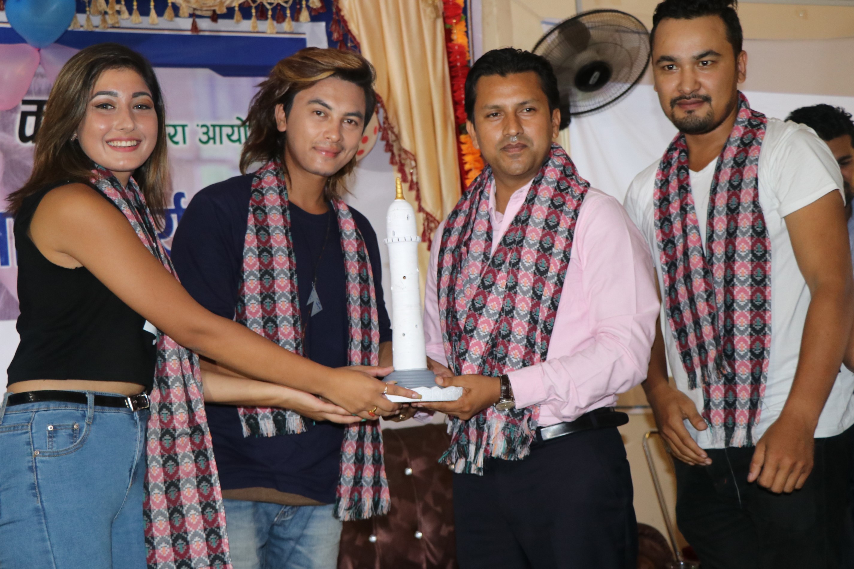 समाजसेवीलार्इ सम्मान गर्दै &lsquo;जोनी जेन्टलम्यान&rsquo;काे प्रचार सुरु